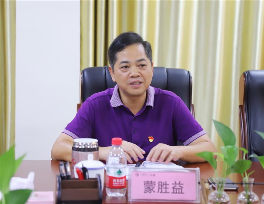 医生掀开奶罩边躁边狠狠躁视频