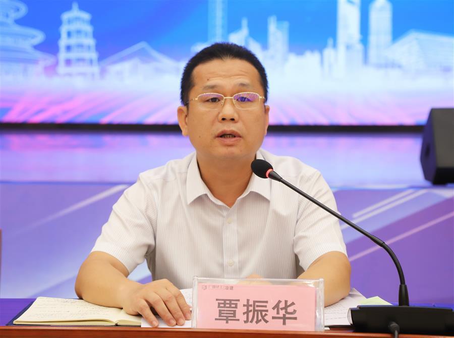 医生掀开奶罩边躁边狠狠躁视频