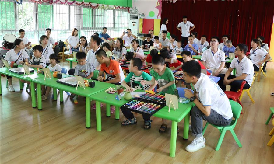 医生掀开奶罩边躁边狠狠躁视频