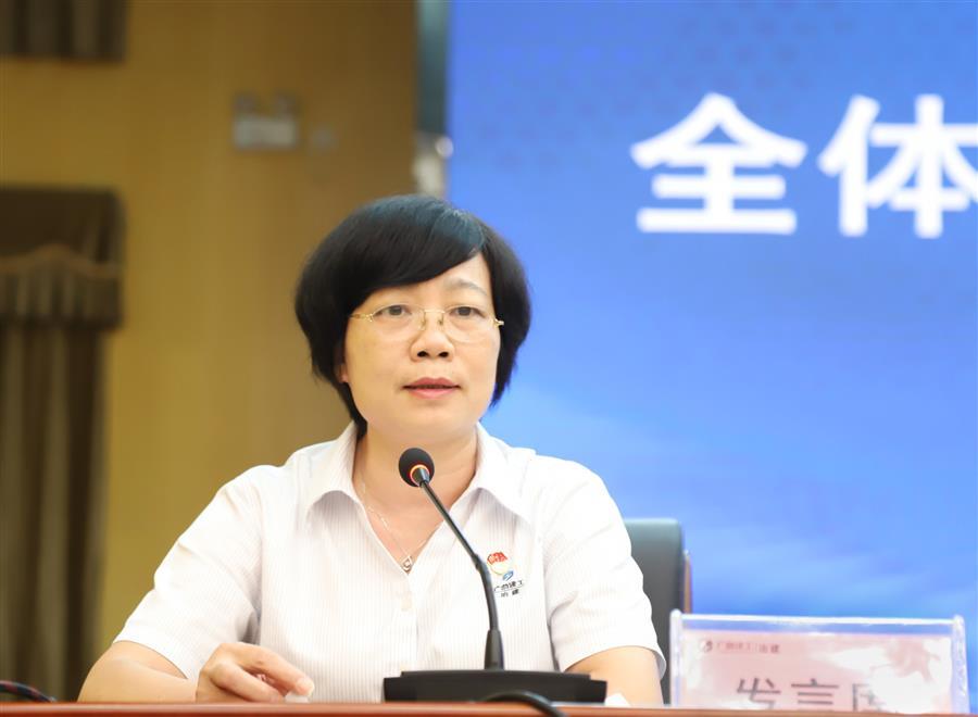 医生掀开奶罩边躁边狠狠躁视频