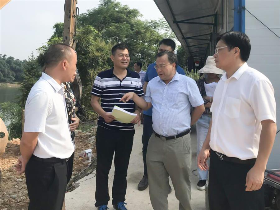 医生掀开奶罩边躁边狠狠躁视频