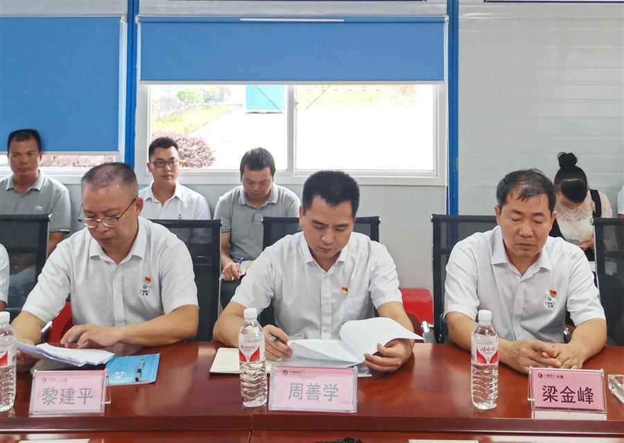 医生掀开奶罩边躁边狠狠躁视频