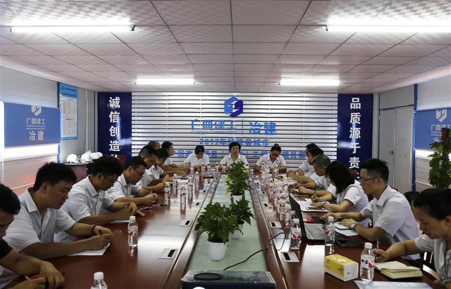 医生掀开奶罩边躁边狠狠躁视频