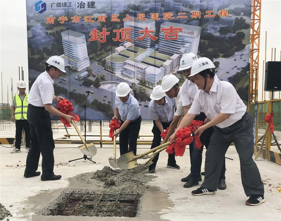 医生掀开奶罩边躁边狠狠躁视频