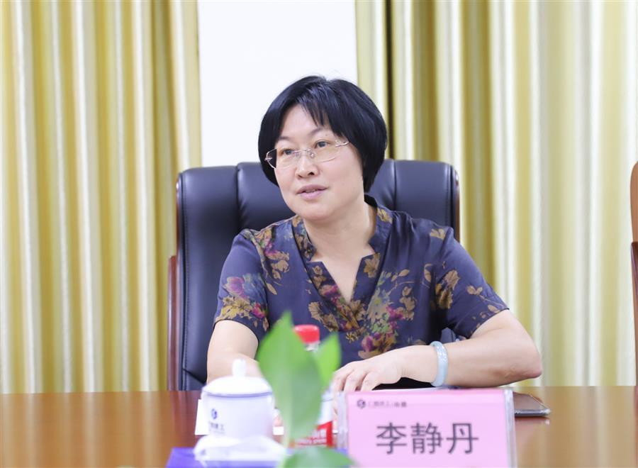 医生掀开奶罩边躁边狠狠躁视频
