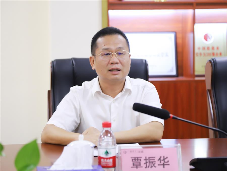 医生掀开奶罩边躁边狠狠躁视频