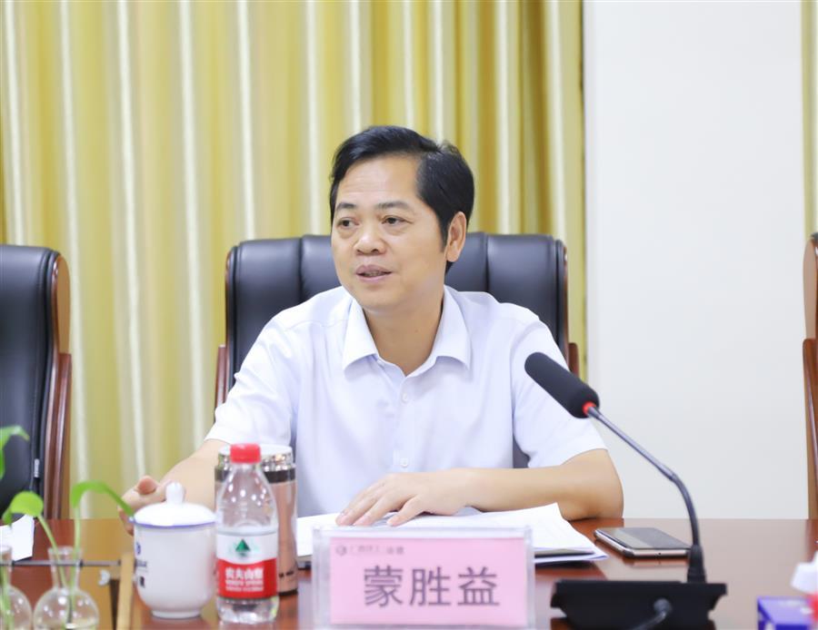 医生掀开奶罩边躁边狠狠躁视频