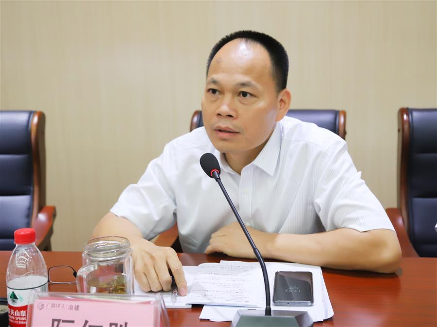 医生掀开奶罩边躁边狠狠躁视频