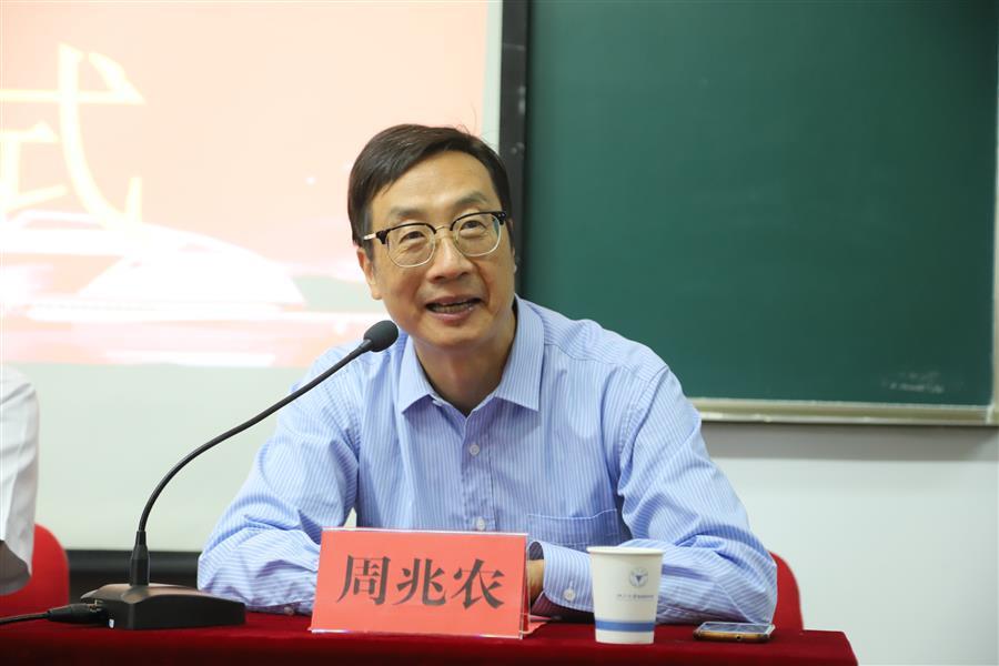 医生掀开奶罩边躁边狠狠躁视频