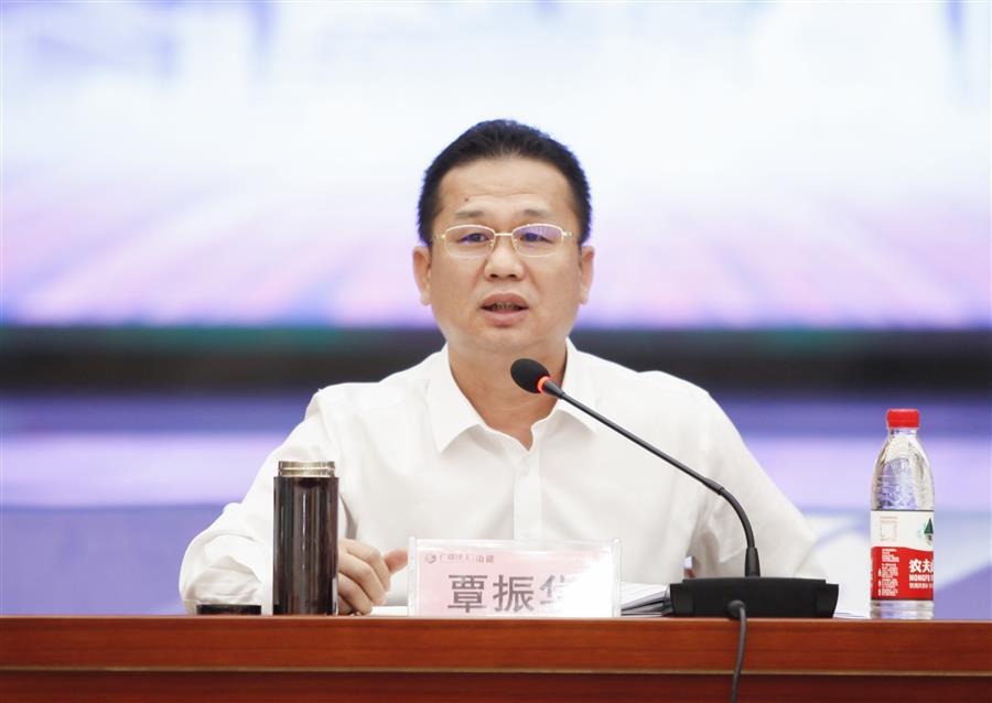 医生掀开奶罩边躁边狠狠躁视频