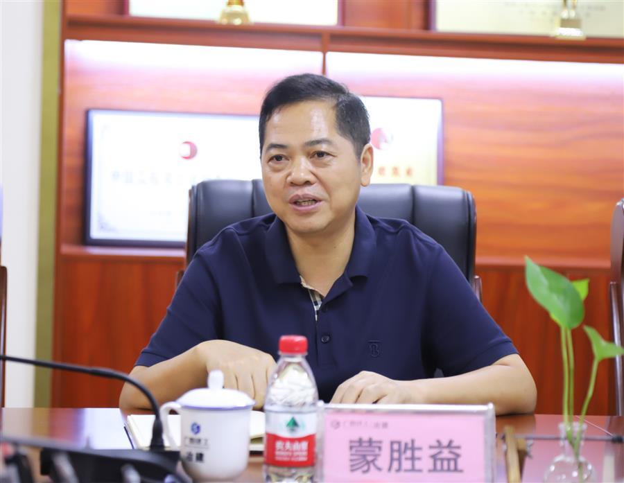 医生掀开奶罩边躁边狠狠躁视频