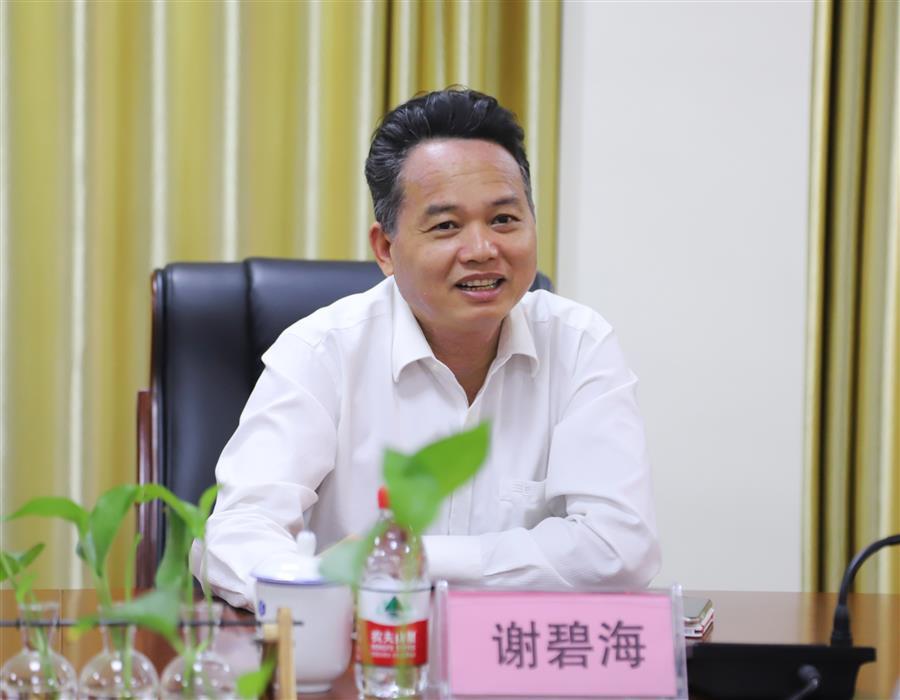 医生掀开奶罩边躁边狠狠躁视频