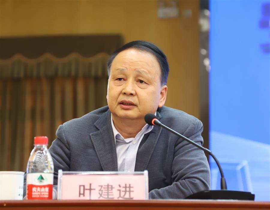 医生掀开奶罩边躁边狠狠躁视频