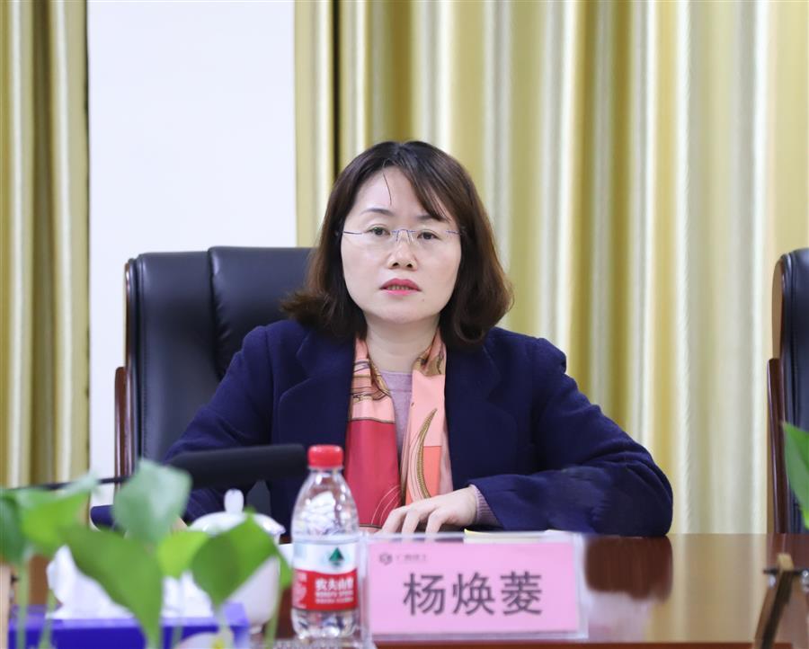 医生掀开奶罩边躁边狠狠躁视频