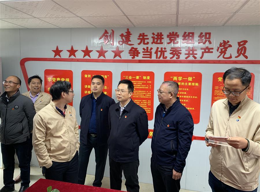 医生掀开奶罩边躁边狠狠躁视频