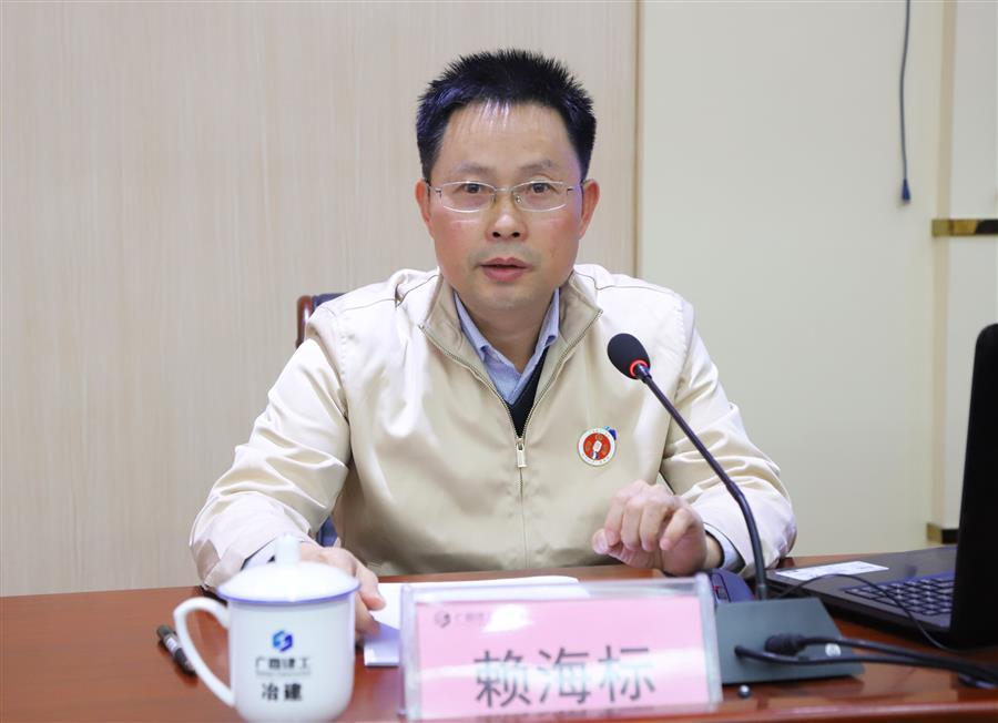 医生掀开奶罩边躁边狠狠躁视频