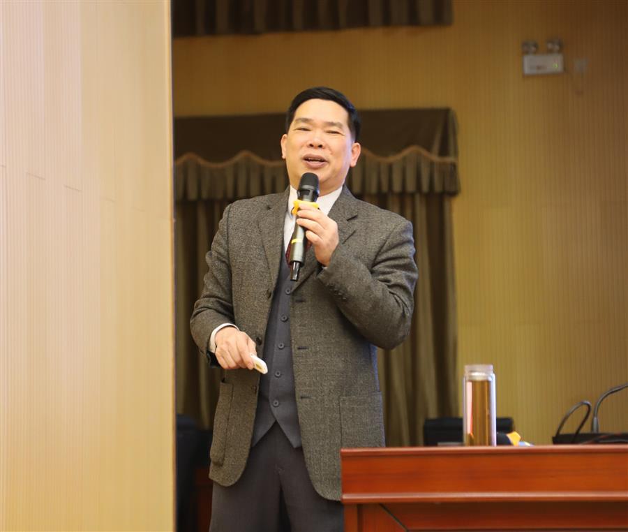 医生掀开奶罩边躁边狠狠躁视频