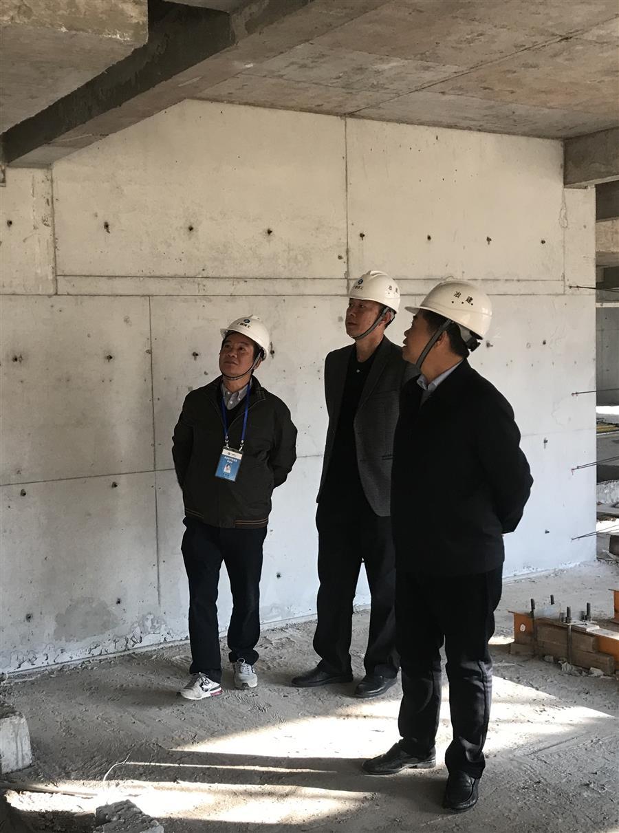 医生掀开奶罩边躁边狠狠躁视频