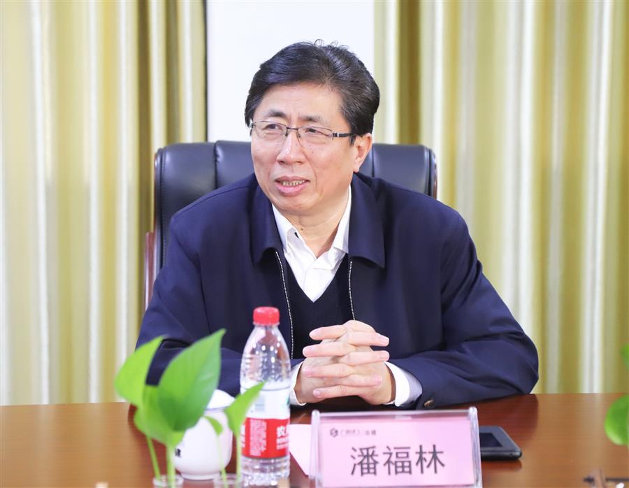 医生掀开奶罩边躁边狠狠躁视频
