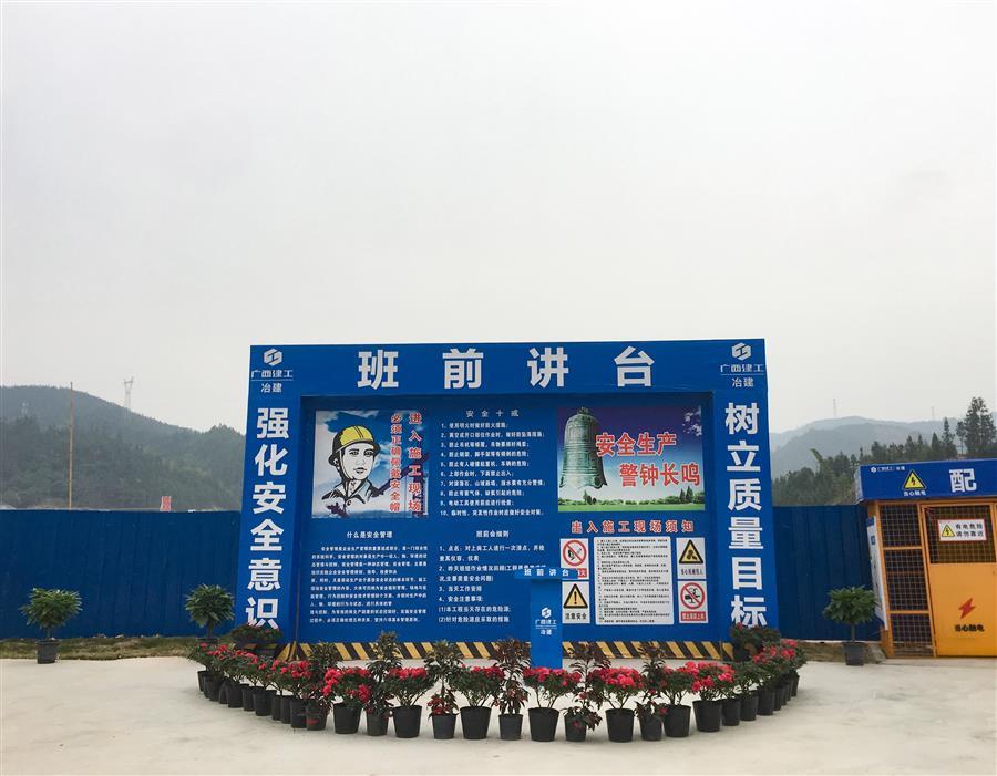 医生掀开奶罩边躁边狠狠躁视频