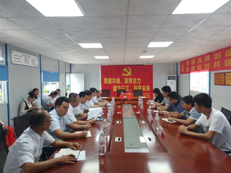 医生掀开奶罩边躁边狠狠躁视频