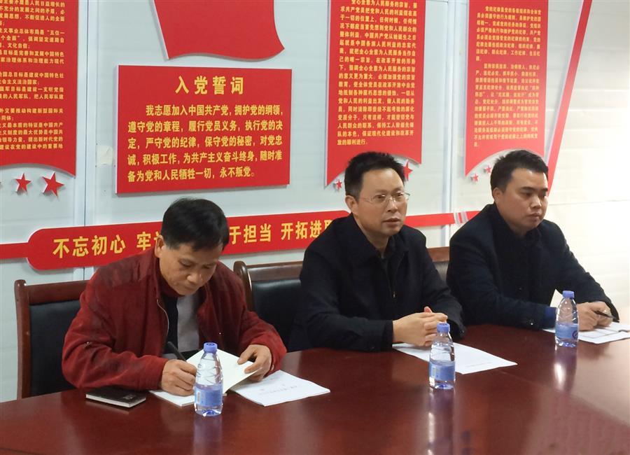 医生掀开奶罩边躁边狠狠躁视频