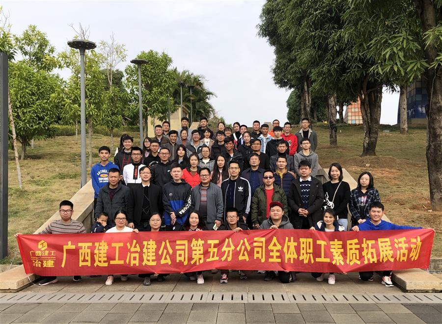 医生掀开奶罩边躁边狠狠躁视频