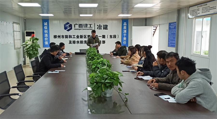 医生掀开奶罩边躁边狠狠躁视频