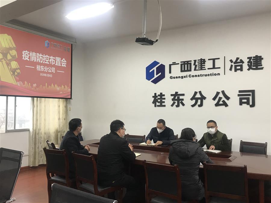 医生掀开奶罩边躁边狠狠躁视频