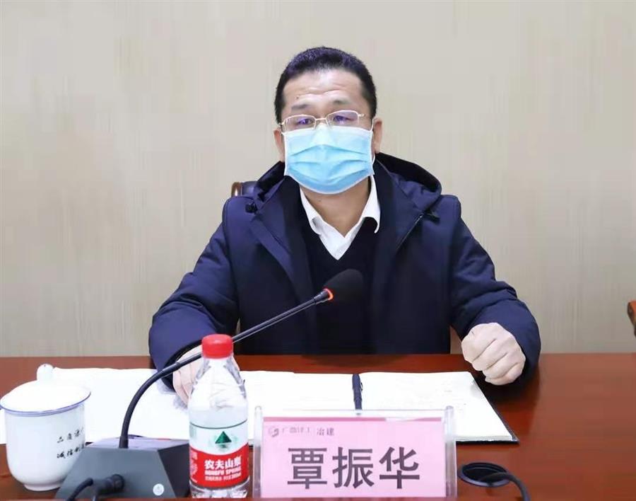 医生掀开奶罩边躁边狠狠躁视频