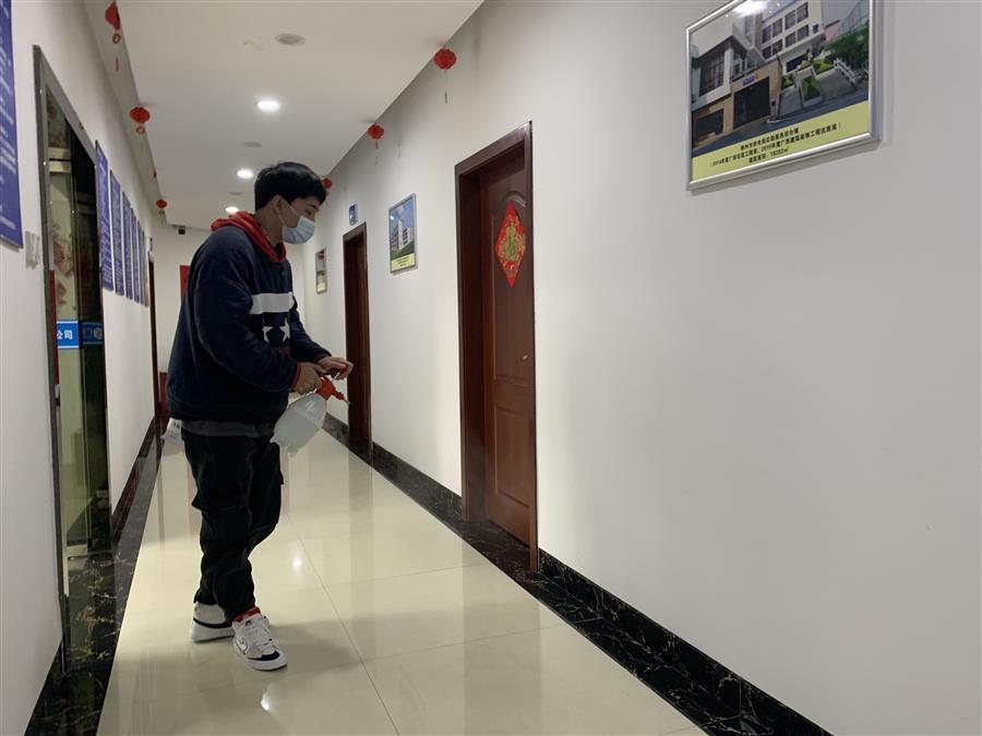 医生掀开奶罩边躁边狠狠躁视频