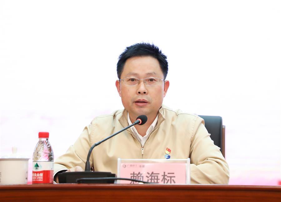 医生掀开奶罩边躁边狠狠躁视频