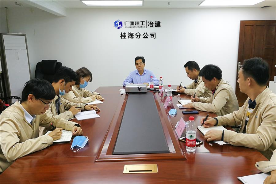 医生掀开奶罩边躁边狠狠躁视频