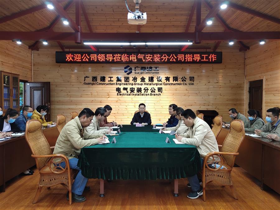 医生掀开奶罩边躁边狠狠躁视频