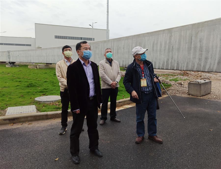 医生掀开奶罩边躁边狠狠躁视频