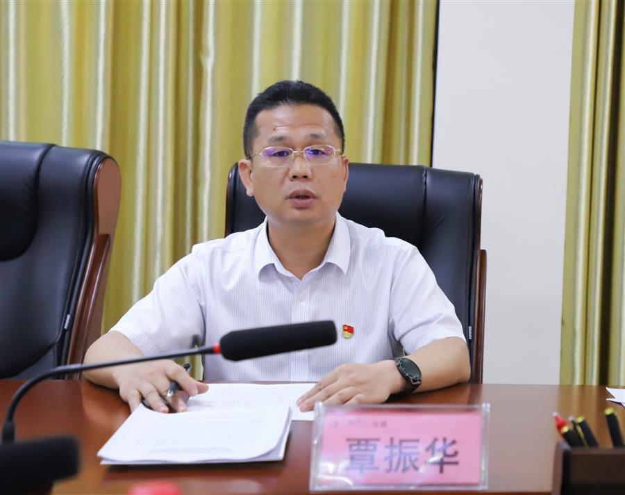 医生掀开奶罩边躁边狠狠躁视频