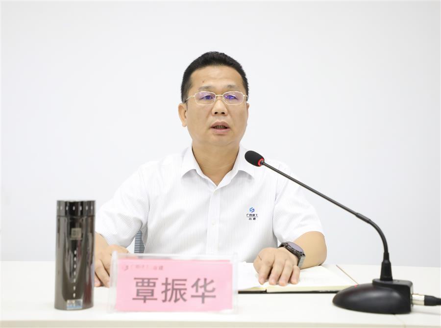 医生掀开奶罩边躁边狠狠躁视频