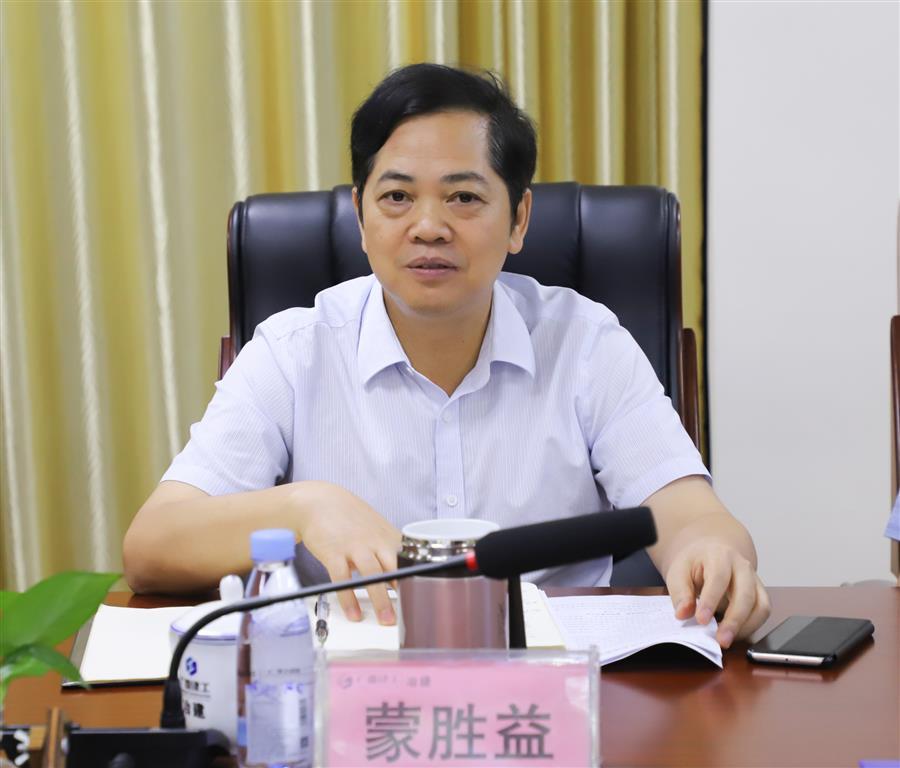 医生掀开奶罩边躁边狠狠躁视频