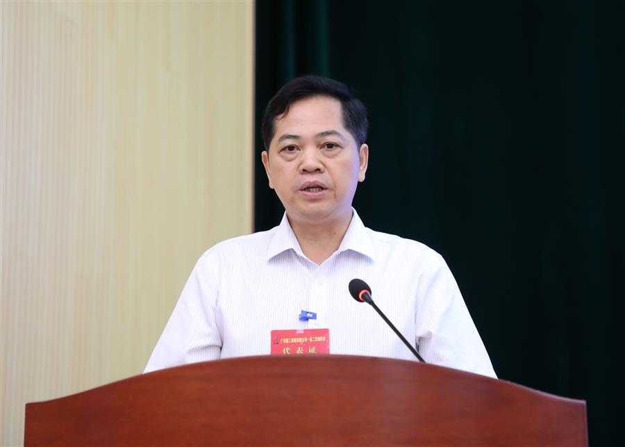 医生掀开奶罩边躁边狠狠躁视频