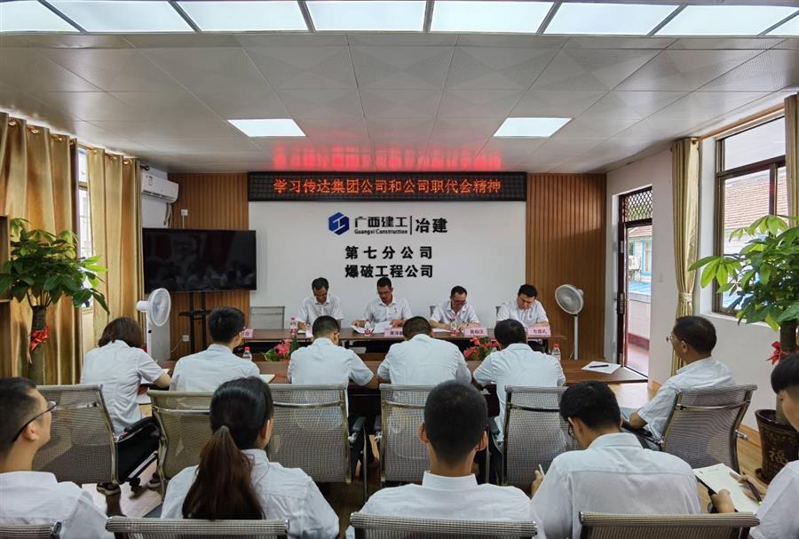 医生掀开奶罩边躁边狠狠躁视频