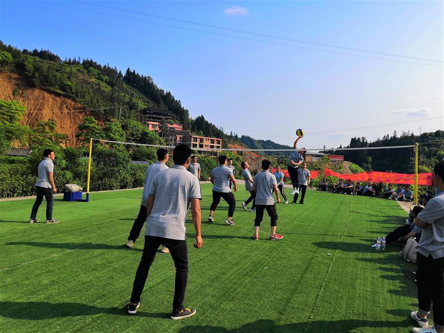 医生掀开奶罩边躁边狠狠躁视频