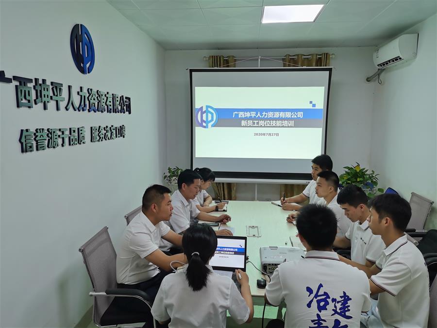 医生掀开奶罩边躁边狠狠躁视频