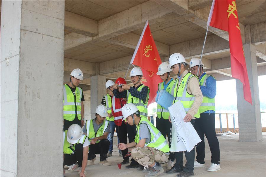 医生掀开奶罩边躁边狠狠躁视频