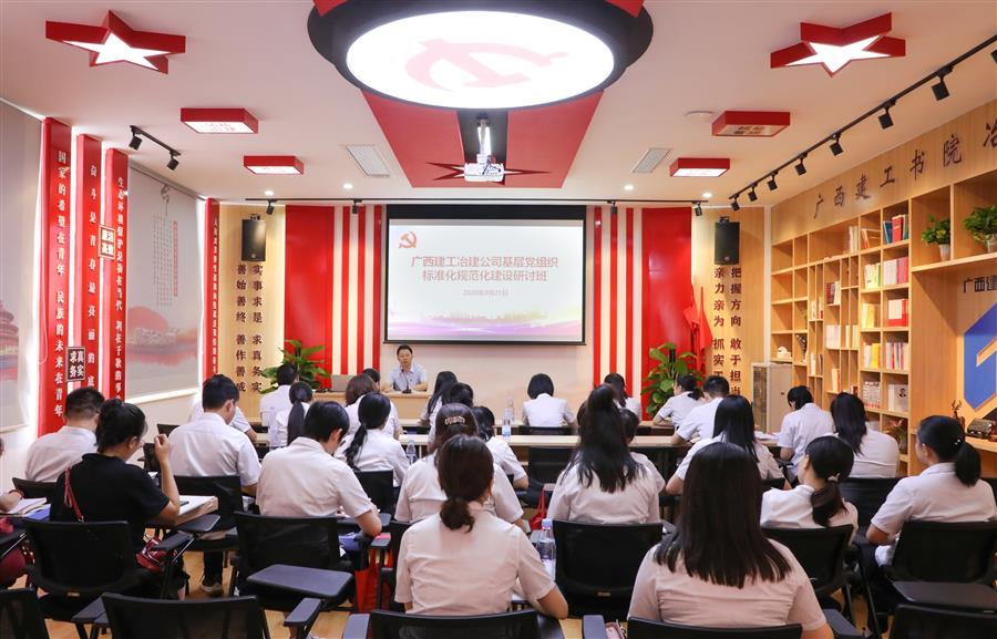 医生掀开奶罩边躁边狠狠躁视频