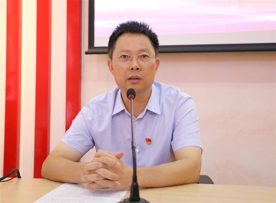 医生掀开奶罩边躁边狠狠躁视频