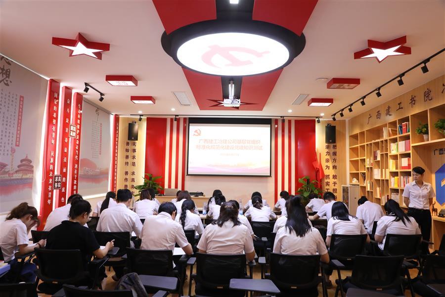 医生掀开奶罩边躁边狠狠躁视频