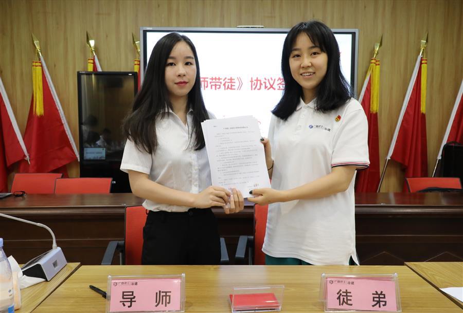 医生掀开奶罩边躁边狠狠躁视频