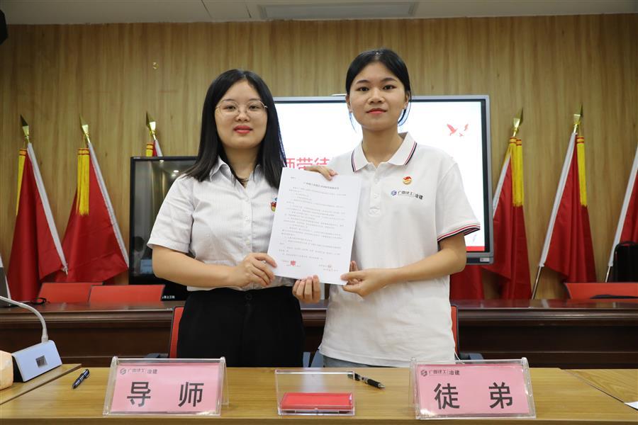 医生掀开奶罩边躁边狠狠躁视频