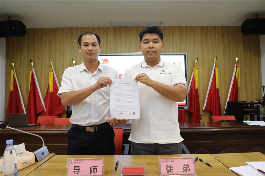 医生掀开奶罩边躁边狠狠躁视频