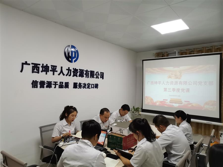 医生掀开奶罩边躁边狠狠躁视频